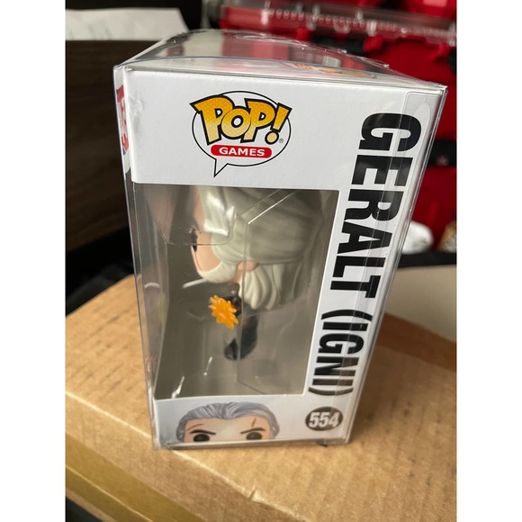 Funko Pop! The Witcher (Wild Hunt): Geralt (GITD) - Picture 8 of 14
